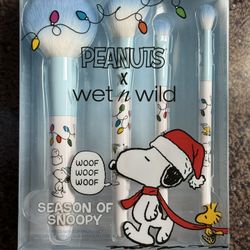 Wet N Wild Peanuts Season of Snoopy 4-Piece Makeup Brush Set