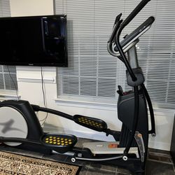 NordicTrack Elliptical Barely Used Excellent Condition  
