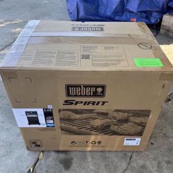 Weber Spirit E-315 3-Burner Natural Gas BBQ in Black