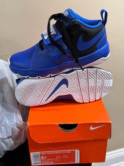 Nike Team Hustle D 8 Kids Sneakers Size 2Y
