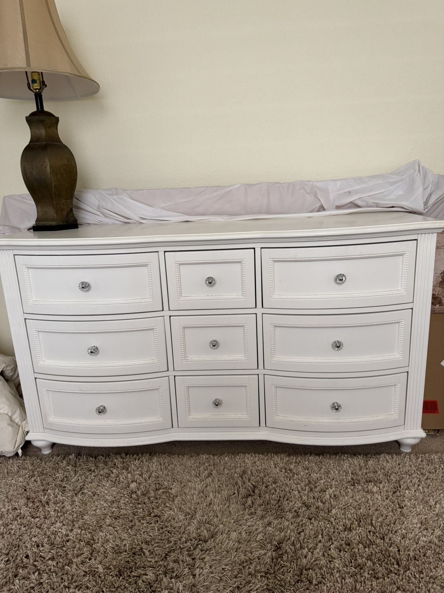 White Classic Bedroom Set - 5 Pieces: Single Bed, Dresser, Nightstand, Desk And Vanity With Bench