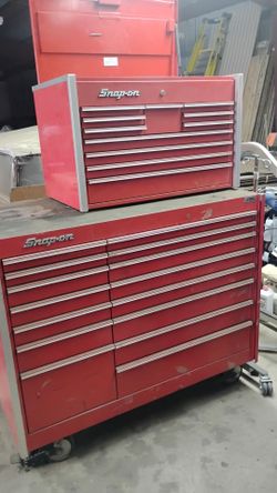 Snap-on "HUGE" 2 piece tool chest with smaller chest on top (PLEASE READ DESCRIPTION FOR DETAILS... THANK YOU!!