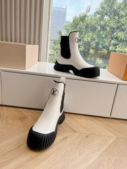 New LV women's shoes – available in various colors and a full range of sizes.