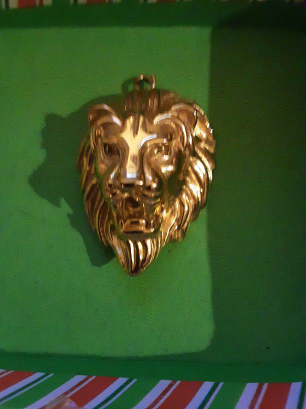 24kt. Lions Head For Neckless-Plated But In Great Shape 