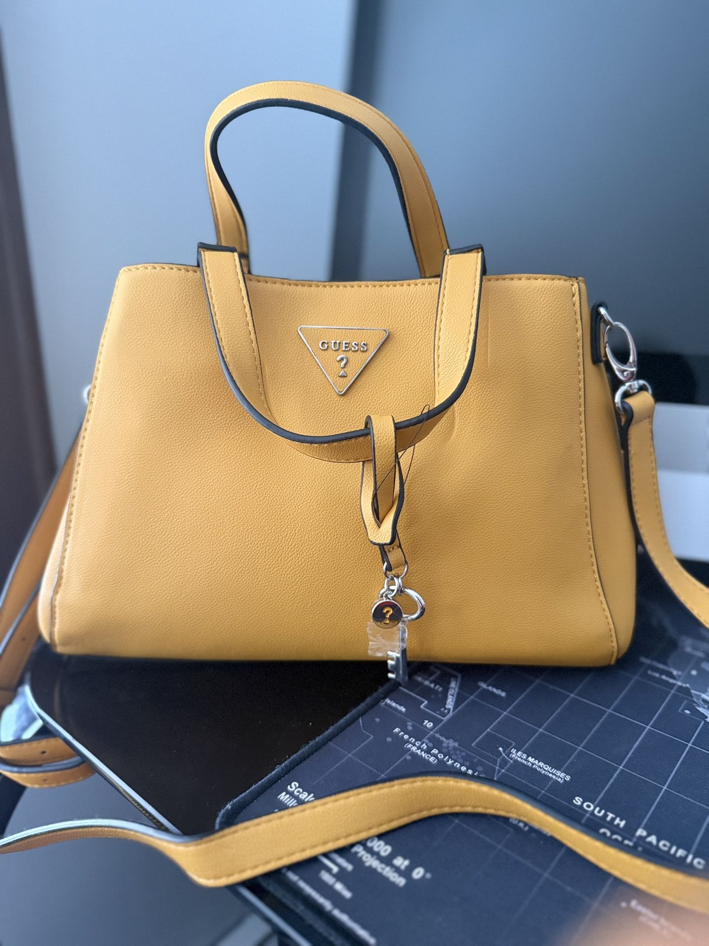 Mustard Yellow Elegance , Add a pop of color to your outfit with this stylish Guess handbag. Perfect for brunch dates, office slay, or casual outings.