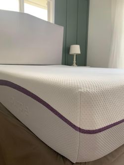 🛏️ QUEEN purple Plus Mattress - Like New 