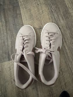 Pink Nike’s