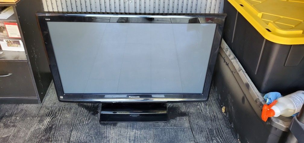 Panasonic 40-in+ TV Plasma