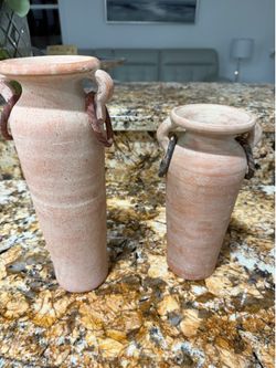 2 vases