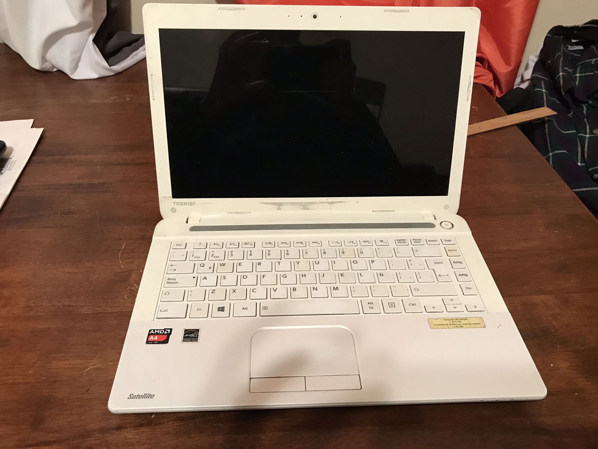 Toshiba Laptop (( Works And Holds Charge)) With Charger