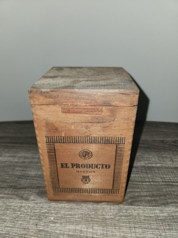 Vintage El Products Queens Cigar Box with Hinged Top Used (No Cigars)