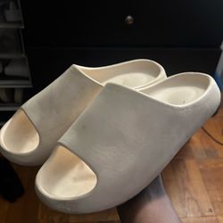 yeezy slides