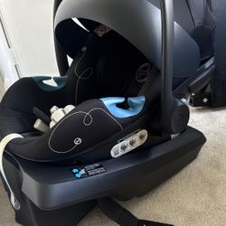 Car seat And A Stroller Cybex Set 500$