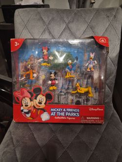 Mickey & Friends At The Parks Collectible Figures