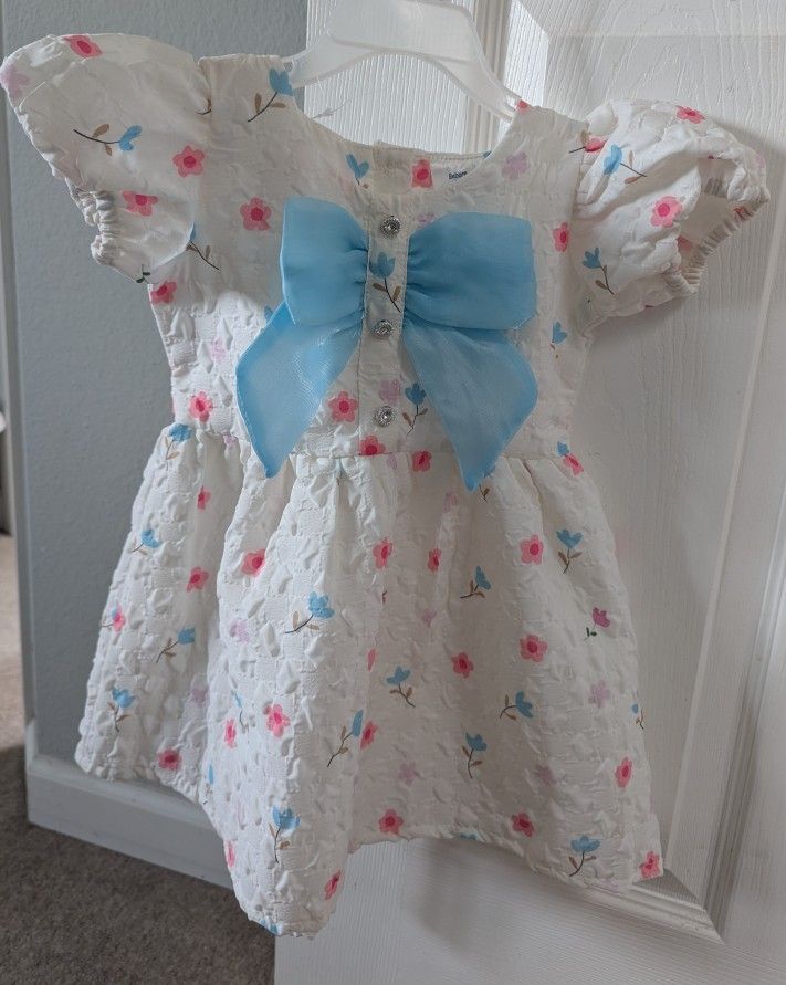 Brand New Toddler Girls White Floral Dress with Blue Bow | Size 1–2Y | New
Brand new 
Adorable white floral toddler dress with a bright blue bow – p