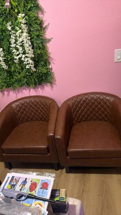 2 Sillas Mui cómodas semi nuebas de piel cafe