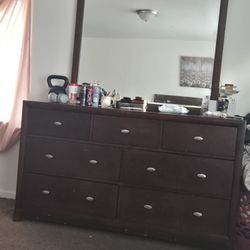 Dresser With Mirror