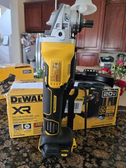 NEW DEWALT DCG410VS 20V MAX XR 4-1/2 5-in Brushless Paddle Switch Grinder (TOOL ONLY, NO BATTERY
