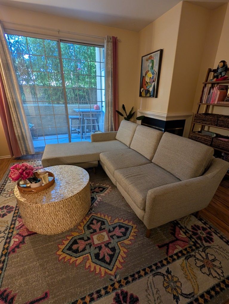Couch / Sectional with Chaise