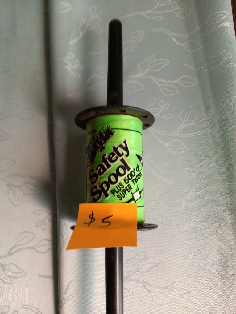 Gayla Safety Spool Plus 500' of Super Twine