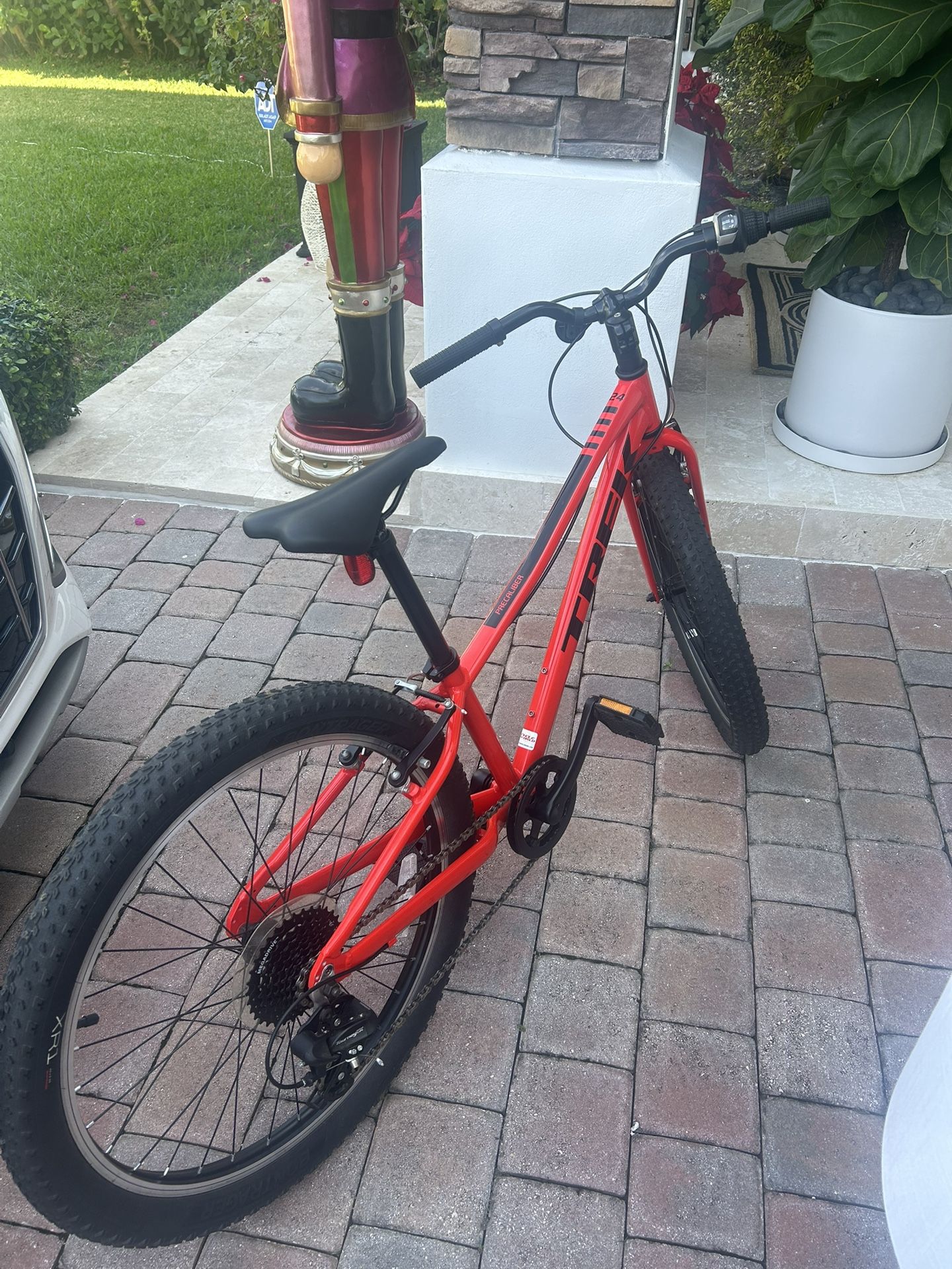 Trek Precaliber 24 8-speed Kids Bike 