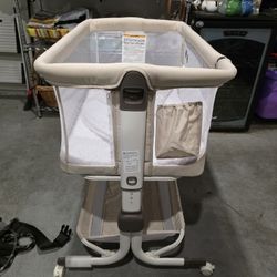 Momfann Baby Bassinet - Exellent Condition 