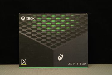 XBOX Series X 1TB Console with XBOX Wireless Controller - 4K Gaming - 120FPS