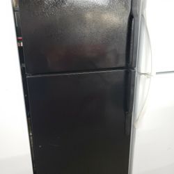 Ge Black Top Freezer Refrigerator 18cf 