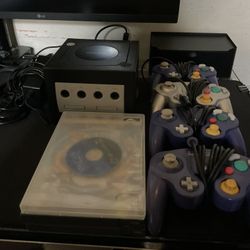 Nintendo GameCube With 4 Controllers And 4 Games 