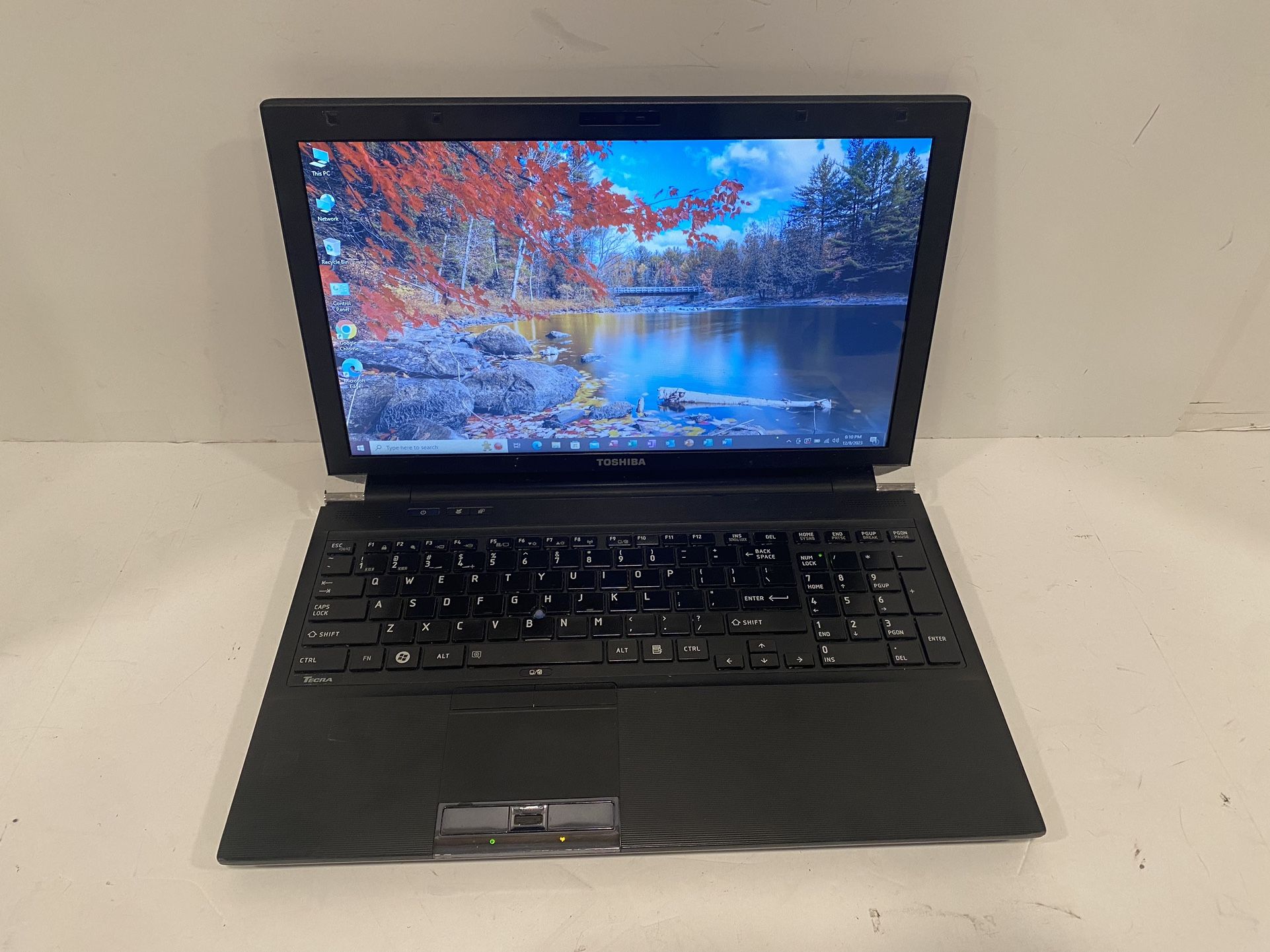 Toshiba Tecra R850, Intel Core i5, 2.50 GHz, 8 GB RAM, 120 GB SSD, Wireless Wifi, No Cam, DVDRW, Display Port, Windows 10 Pro, Office 2021, AC adapter