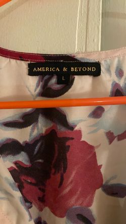 America & Beyond Floral Top Size Large