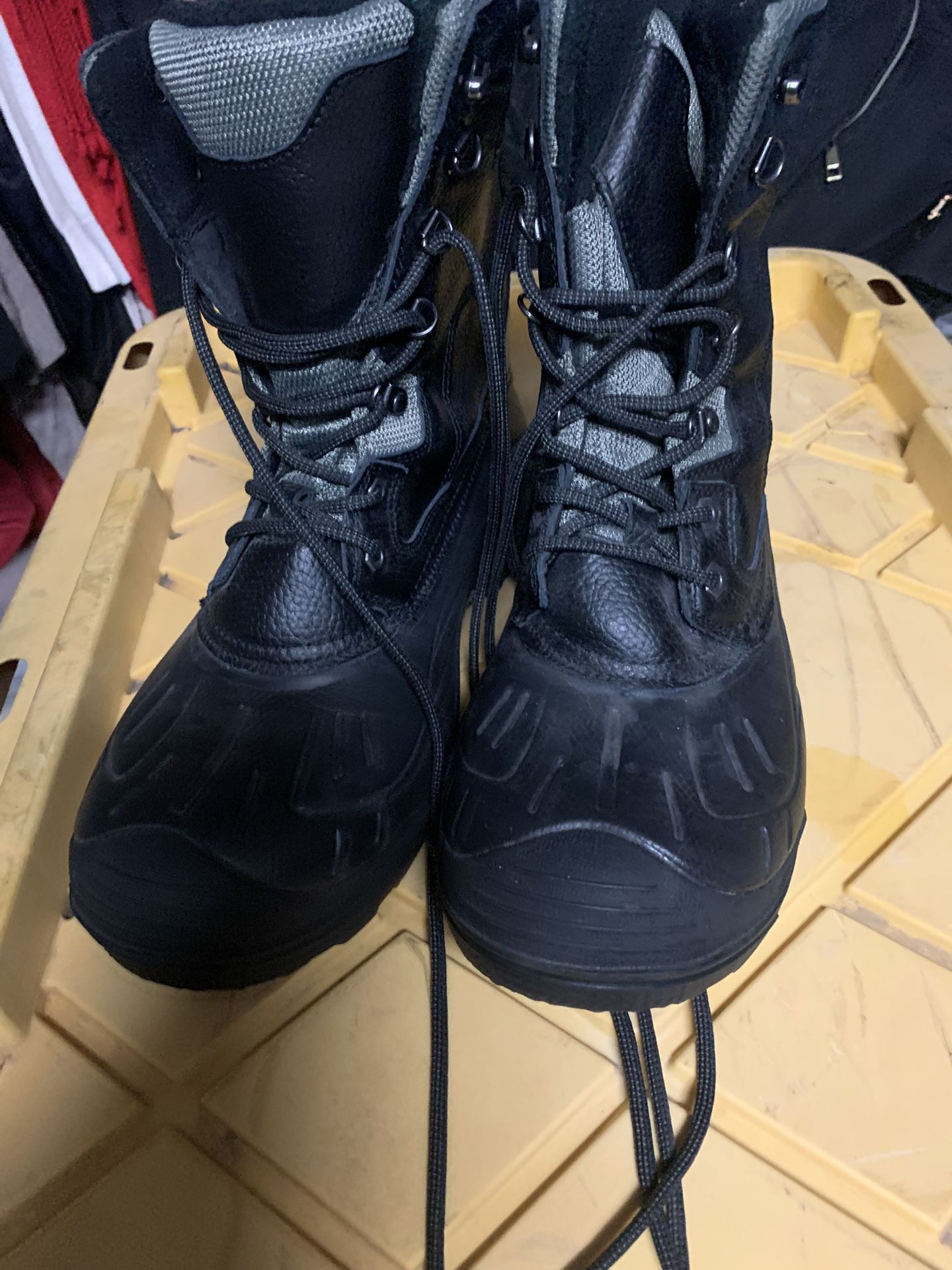 Snow Boots Size 11 Man