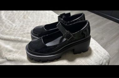 Black wedge shoes