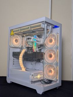 White Gaming PC - RTX 5070 + Ryzen 7 7700X