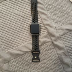 Apple Watch Se Great Condition 