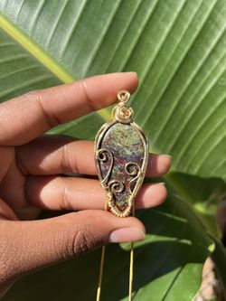 Dragon Blood Wire Pendant 