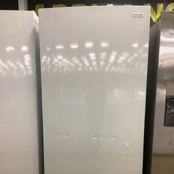Frigidaire Free Standing Upright Full Size Freezer with EvenTemp Cooling System