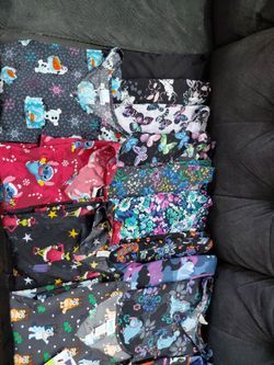 Scrubs size XL Disney and more!! 15 tops