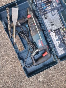 Bosch Bulldog Xstreme 11255VSR roto rotary hammer drill. Excellent condition with two bits. Pick up premont sea. No low ball lockers please. No trades