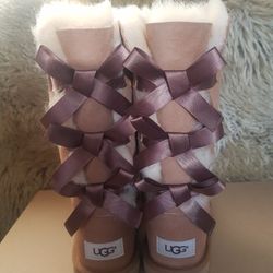 Ugg  Kids chestnut Size  1  And  2 
