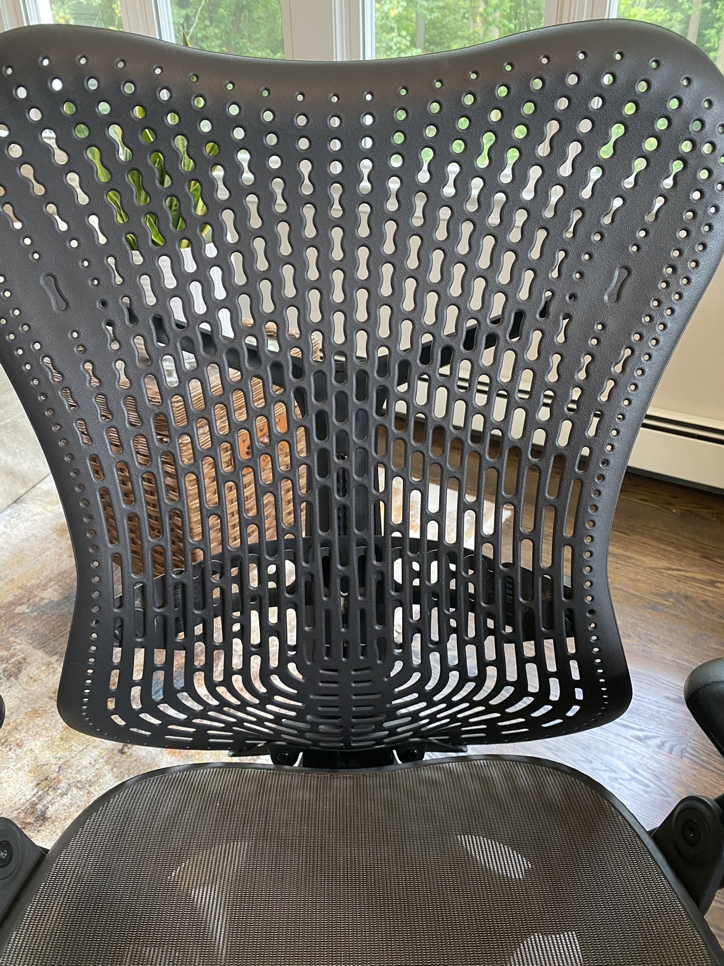 Herman Miller Mirra Office Chair – Excellent Condition