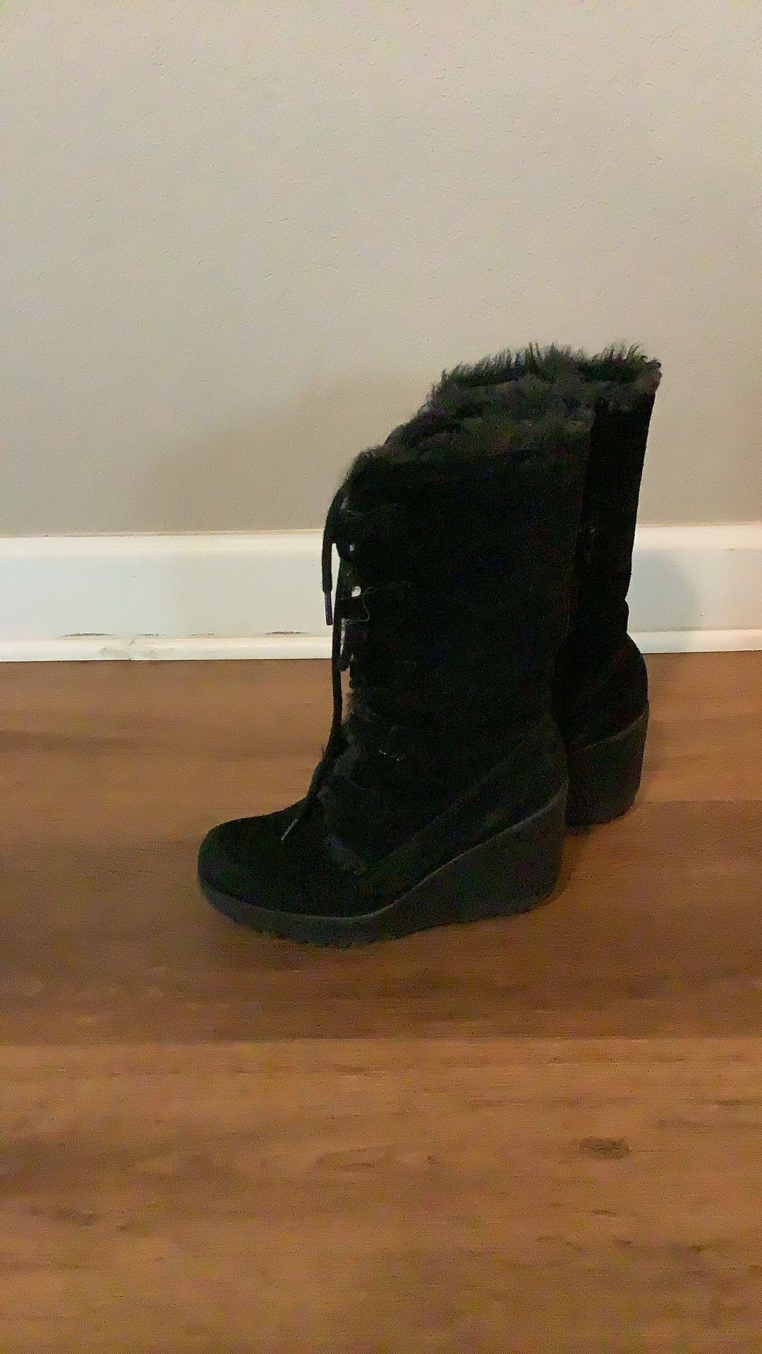 Women’s Wedge Boots Size 6.5 Black Faux Fur Suede Calf Lace Up