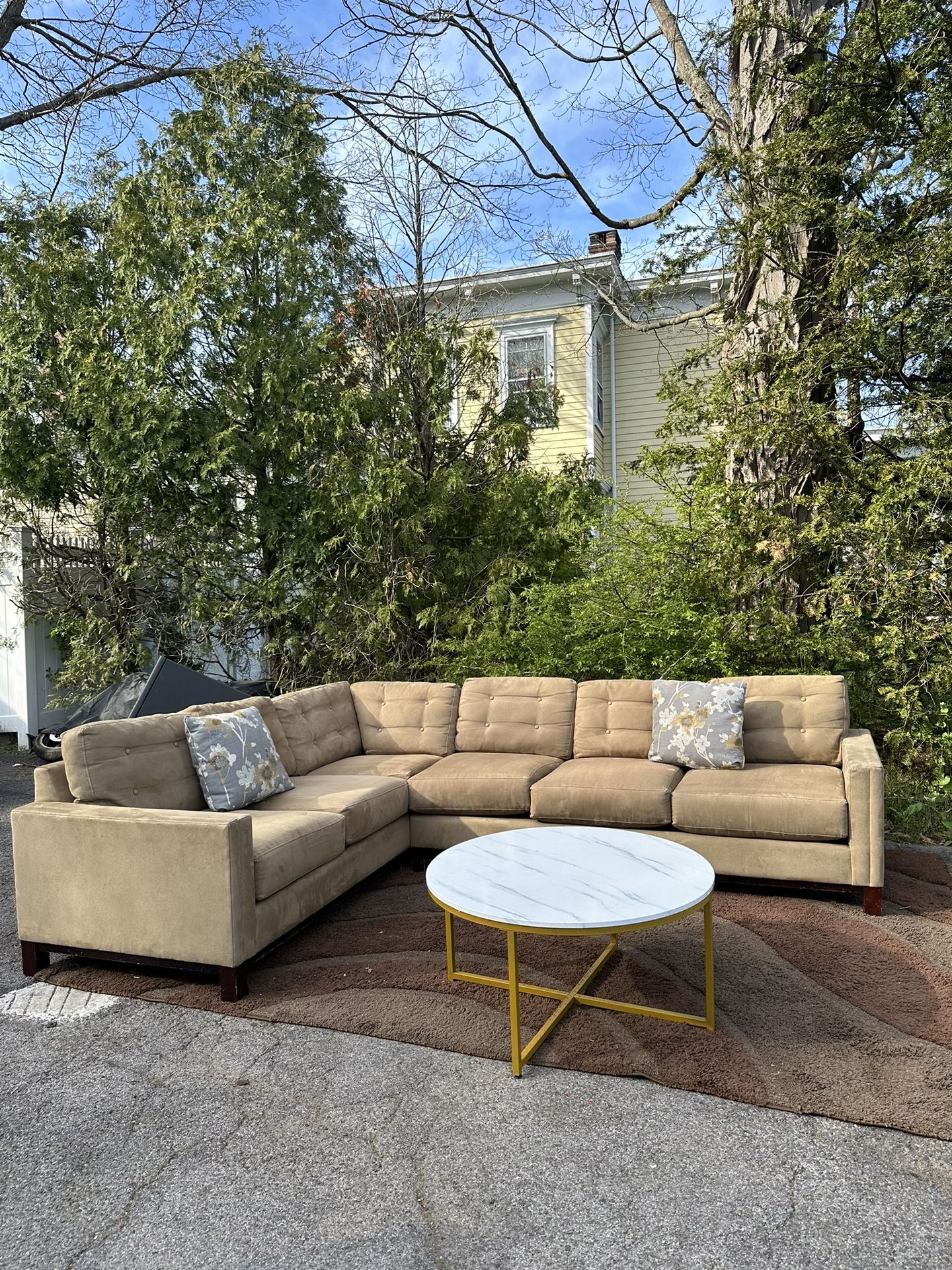 FREE DELIVERY!🚚 Large Beige Sectional Couch