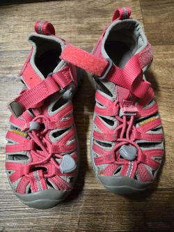 Girl Keen Sandals Size 11c