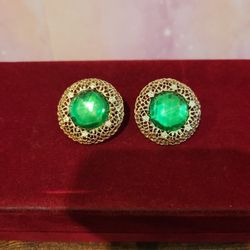 Goldtone Filigree with Green Acrylic Cabachon Rhinestone 1.25" Clip-on Earrings F10 