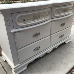 Dresser  White 