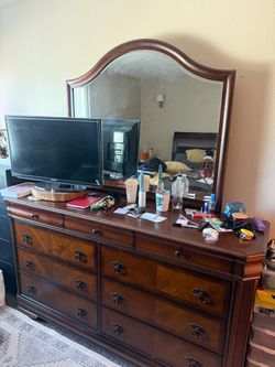 Dresser with big mirror