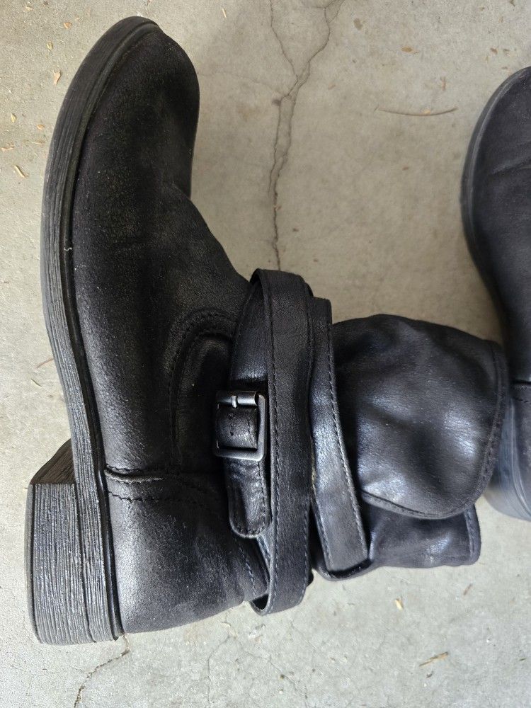 Black Leather Boots Size 7.5