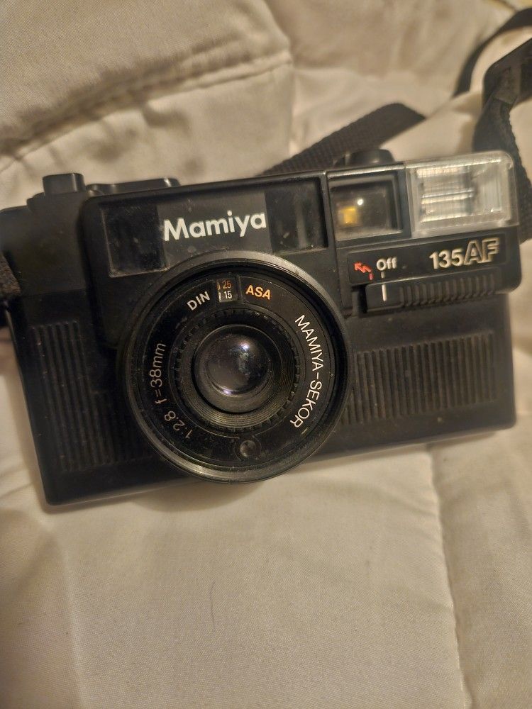 Mamiya 135 AF - Sharp 38mm 2.8 lens - Vintage Film