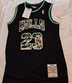 Bulls jersey Camouflage 23 Michael Jordan Rare New 40 M